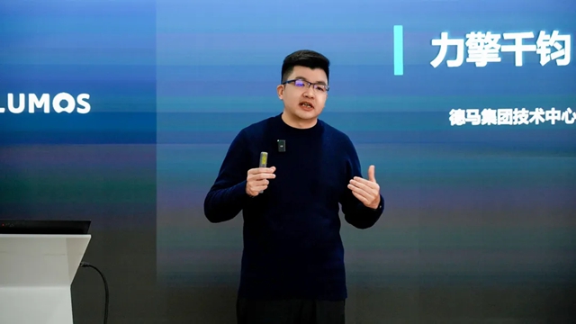 德馬科技X鹿明機器人聯合發布重載具身機器人新品