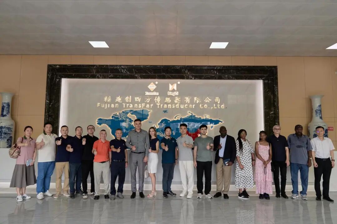 多国驻华使节走进创四方福建生产基地 共探合作发展新机遇