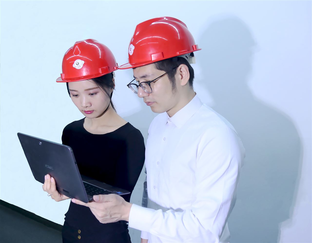 士蘭微12英寸高端模擬芯片產線迎新進展 簽約調整股權出資夯實項目根基