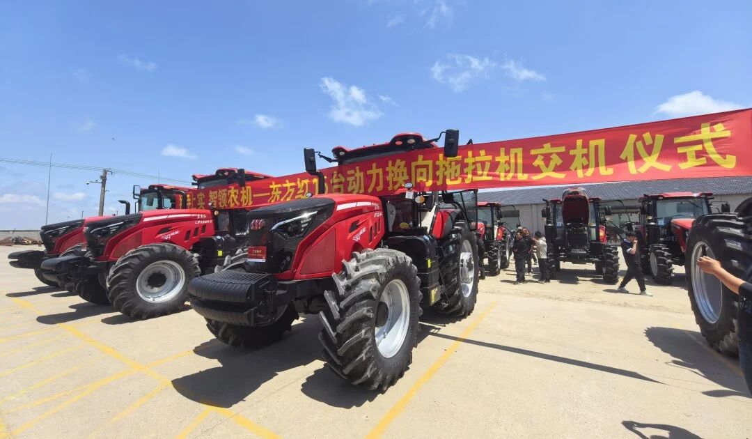 實力出圈!東方紅15臺高端拖拉機集中交付